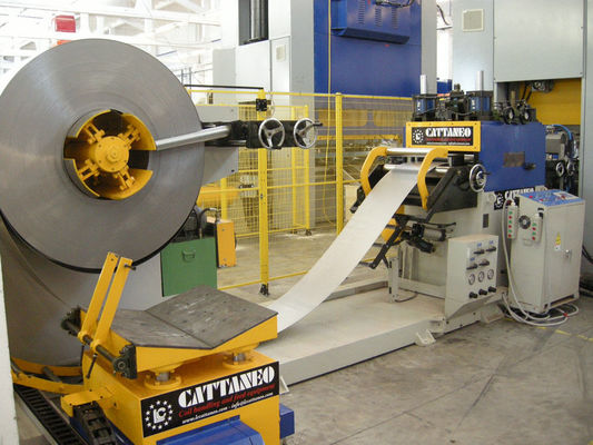 PLC Hydraulic Cold Roll Steel Forming Machine 3 In 1 NC Servo Feeder