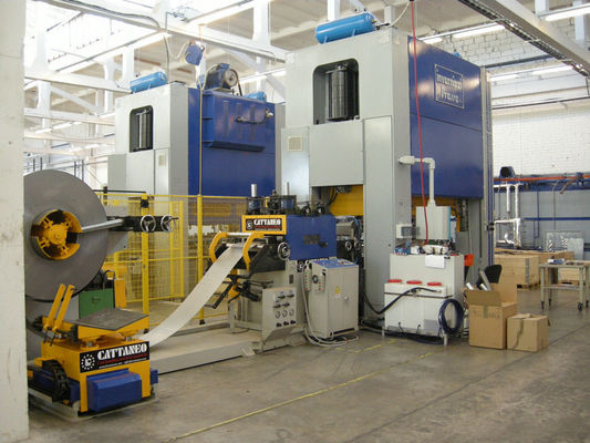 PLC Hydraulic Cold Roll Steel Forming Machine 3 In 1 NC Servo Feeder