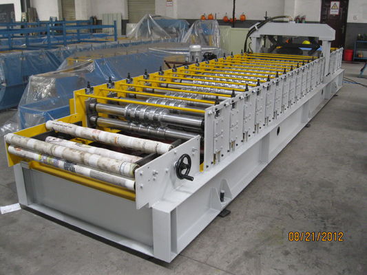 European Standard Cold Roll Forming Equipment 914mm Width , Roll Forming Machinery