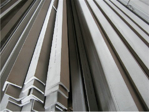ASTM 304 Stainless Steel Angle Bars With Polished, Peeled Surface For Petroleum, Chemical Industry